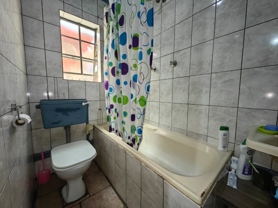 3 Bedroom Property for Sale in Lentegeur Western Cape